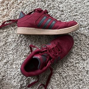 NEVER WORN ADIDAS SHOES! Dark red with black accents! Womens SIZE 9!